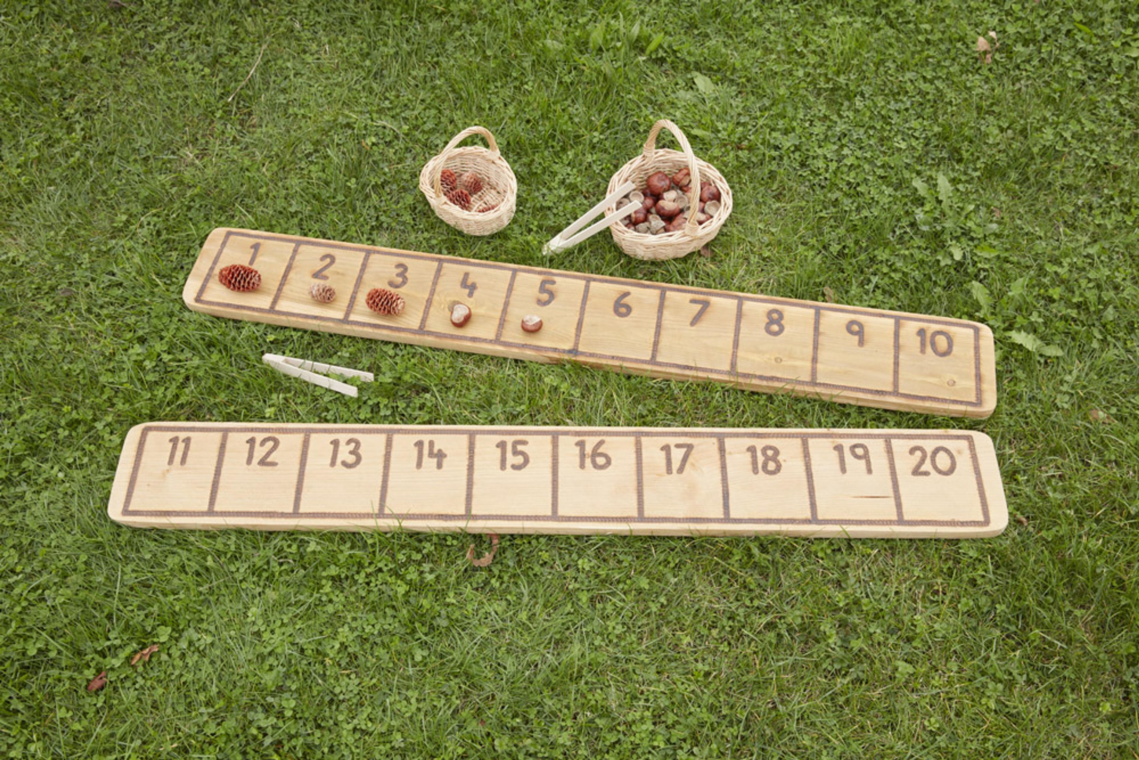 NATURAL NUMBER LINE TRACK ON RUSTIC PLANKS 0-10 AND 11-20