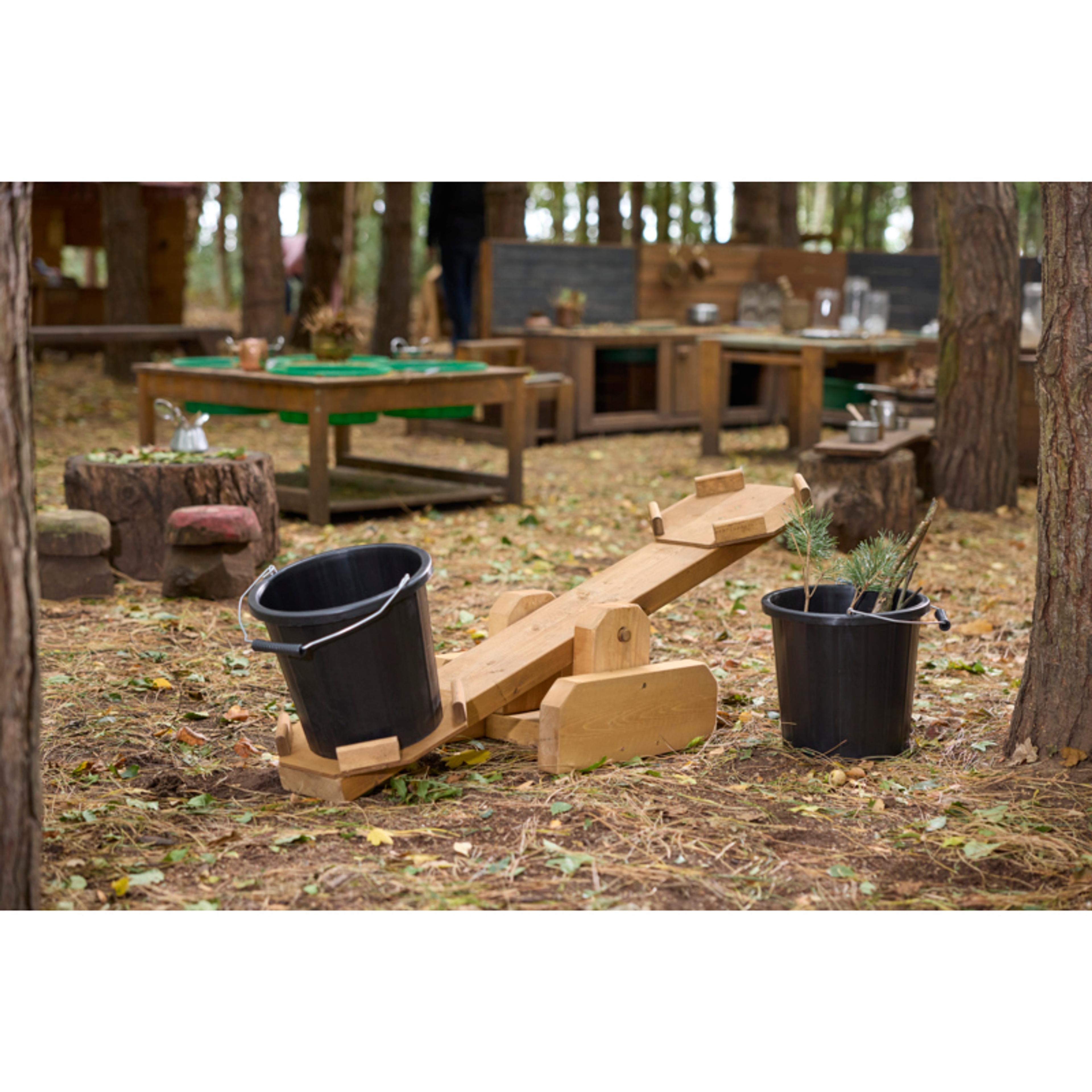 GIANT BALANCE SCALES+ 2 BUILDER BUCKETS AND INSTRUCTIONS