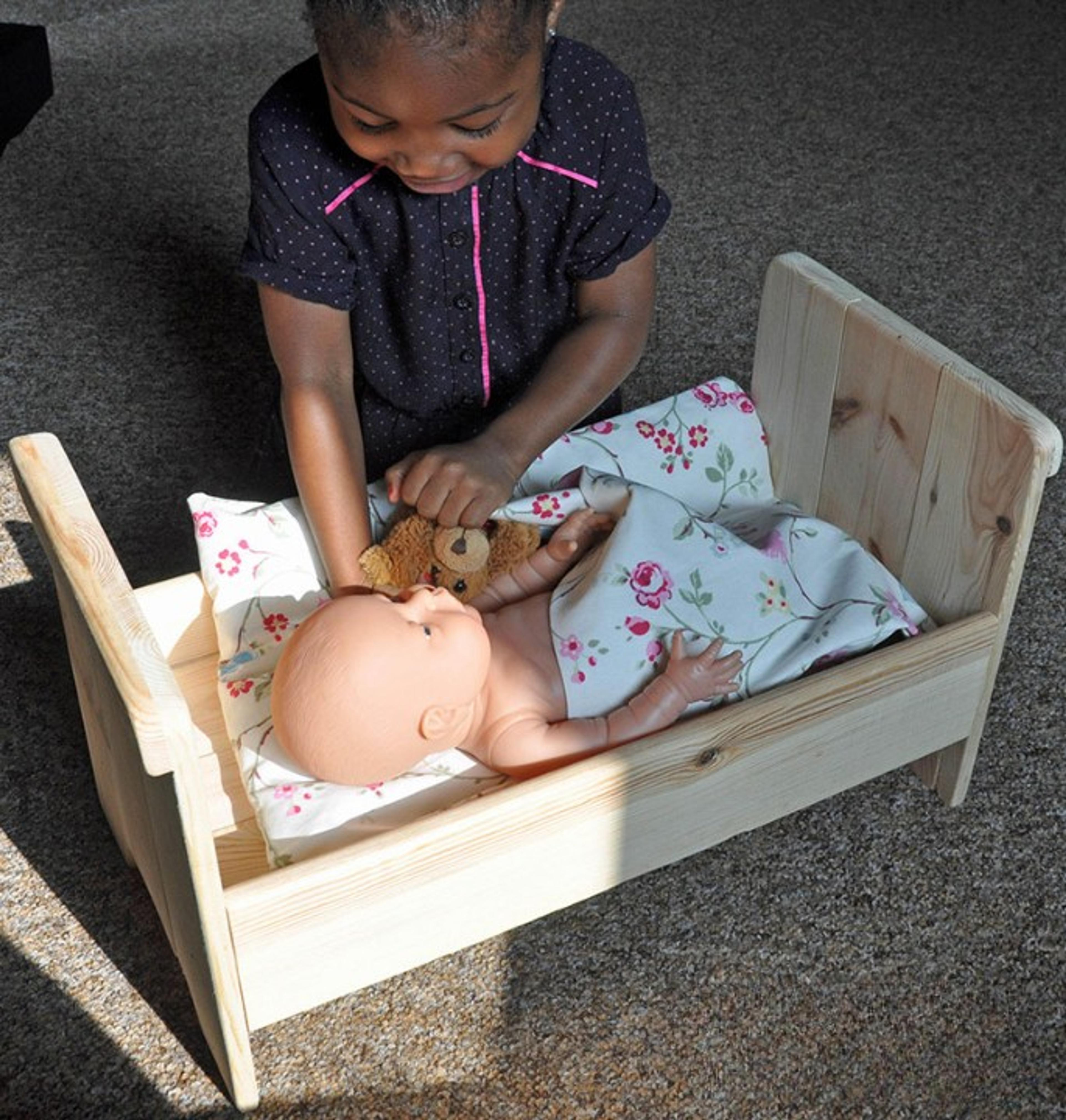 DOLLS BED