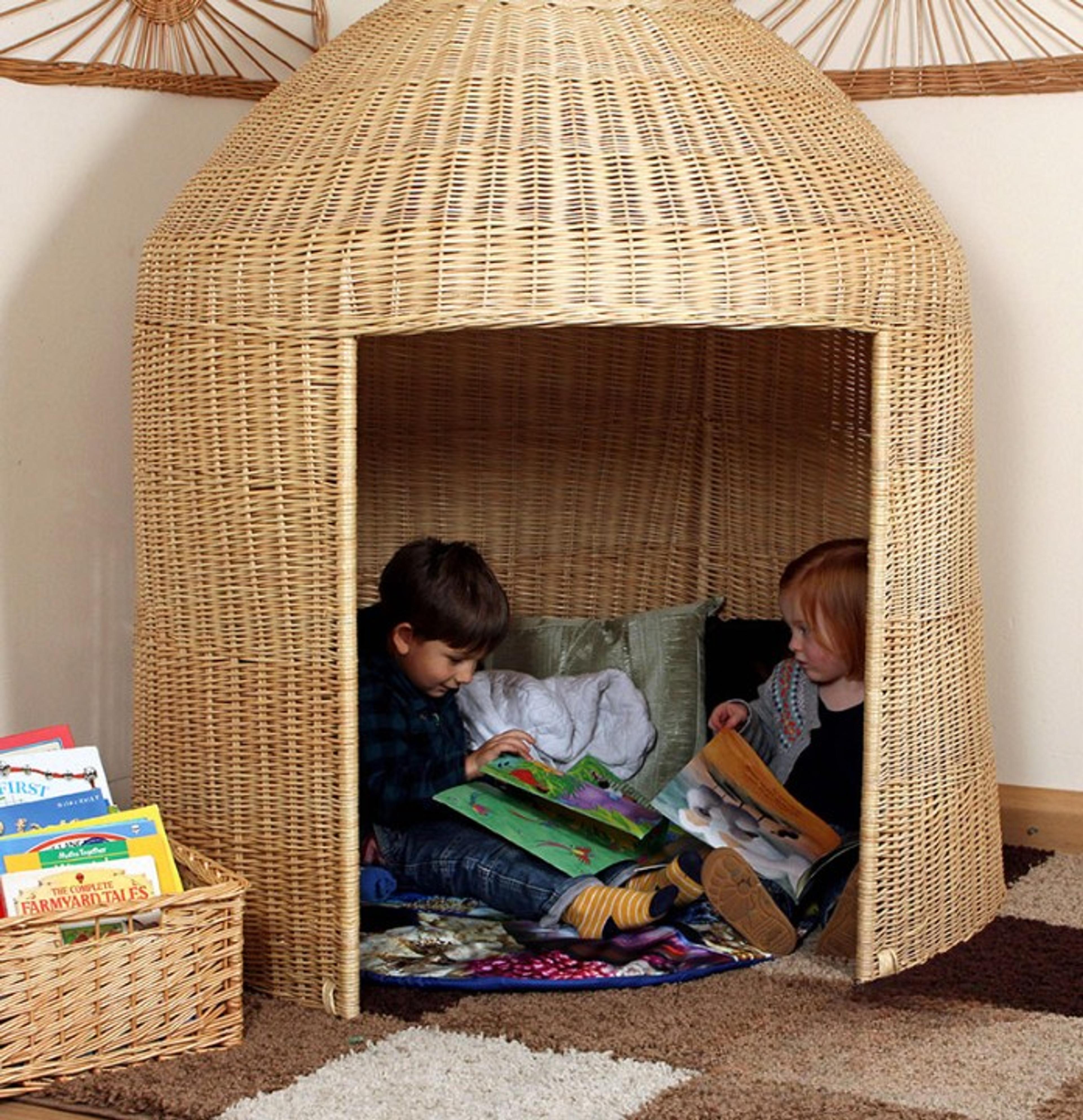 INDOOR WICKER HIDEOUT