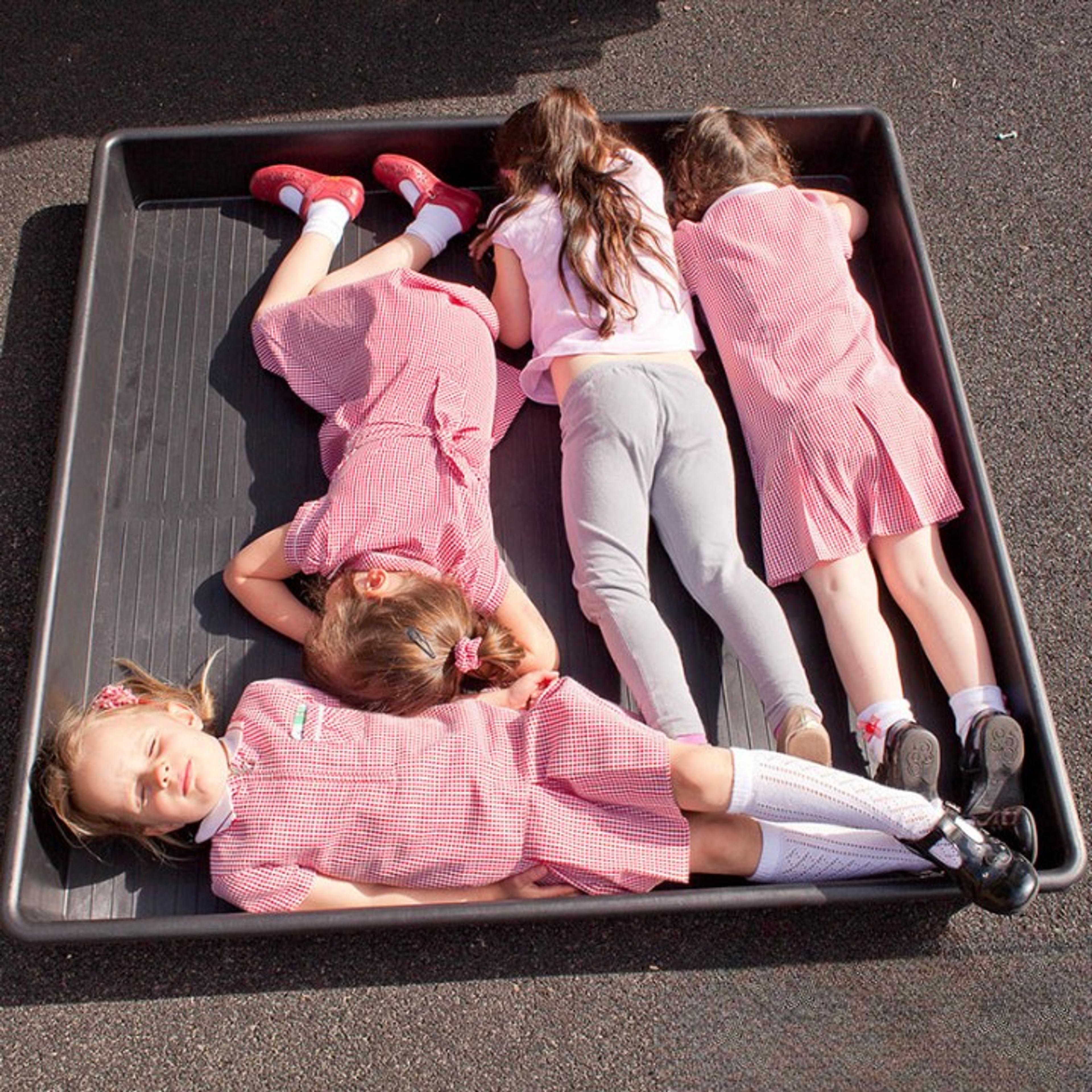 GIANT SQUARE TRAY ( 100X 100X 12CM.)