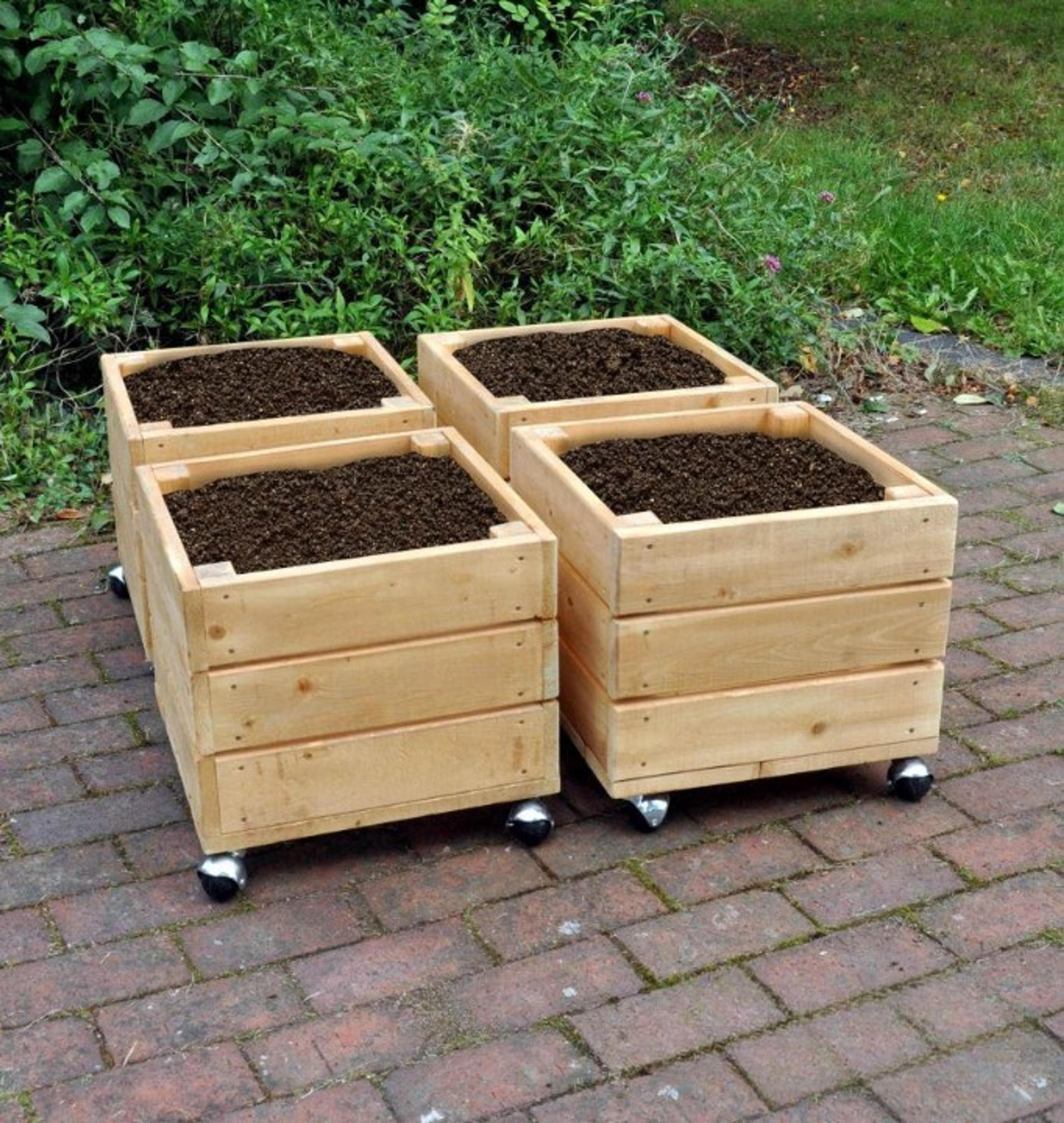 MOBILE SQUARE PLANTERS SET OF 4