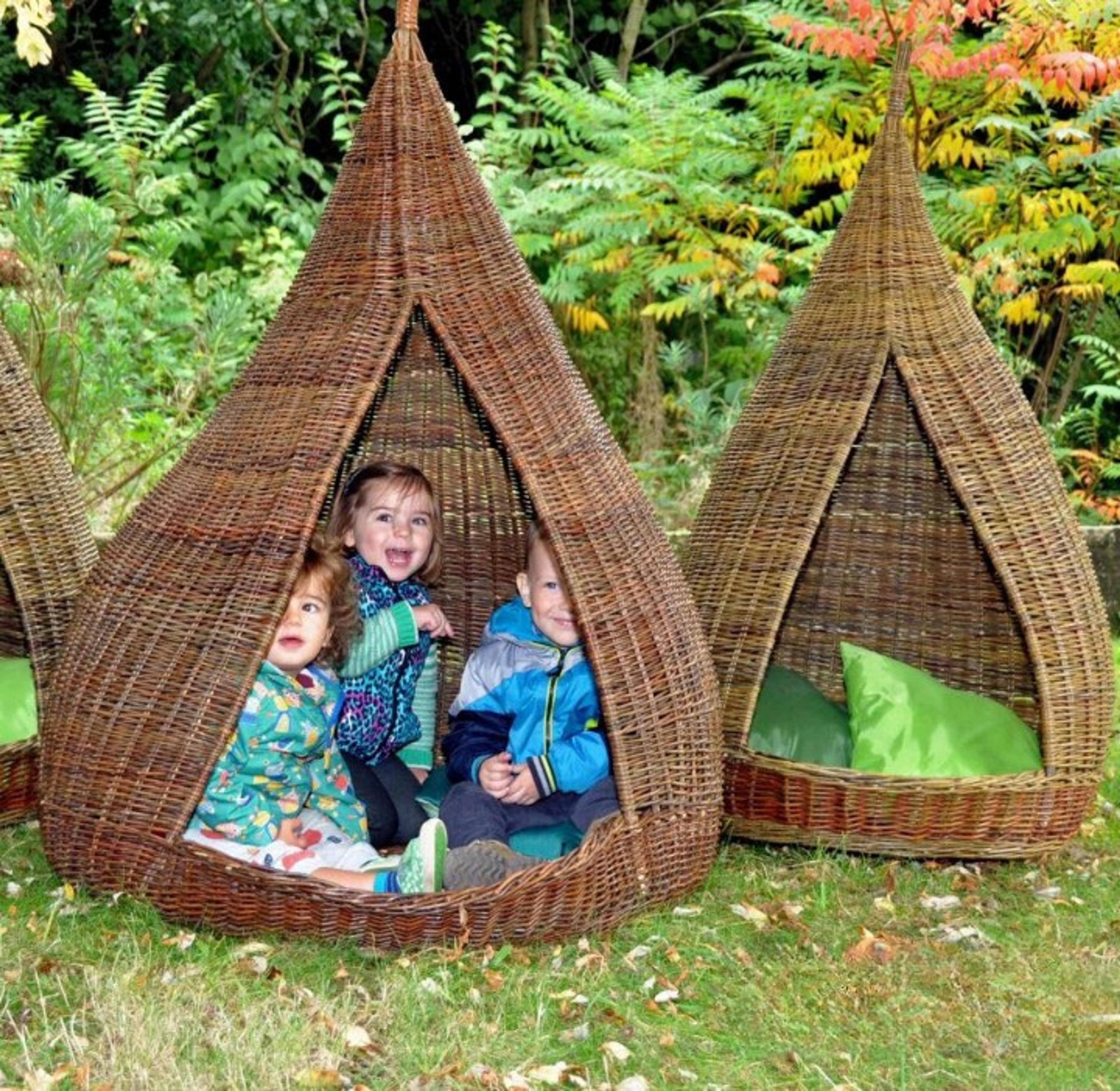 LARGE COSY POD
