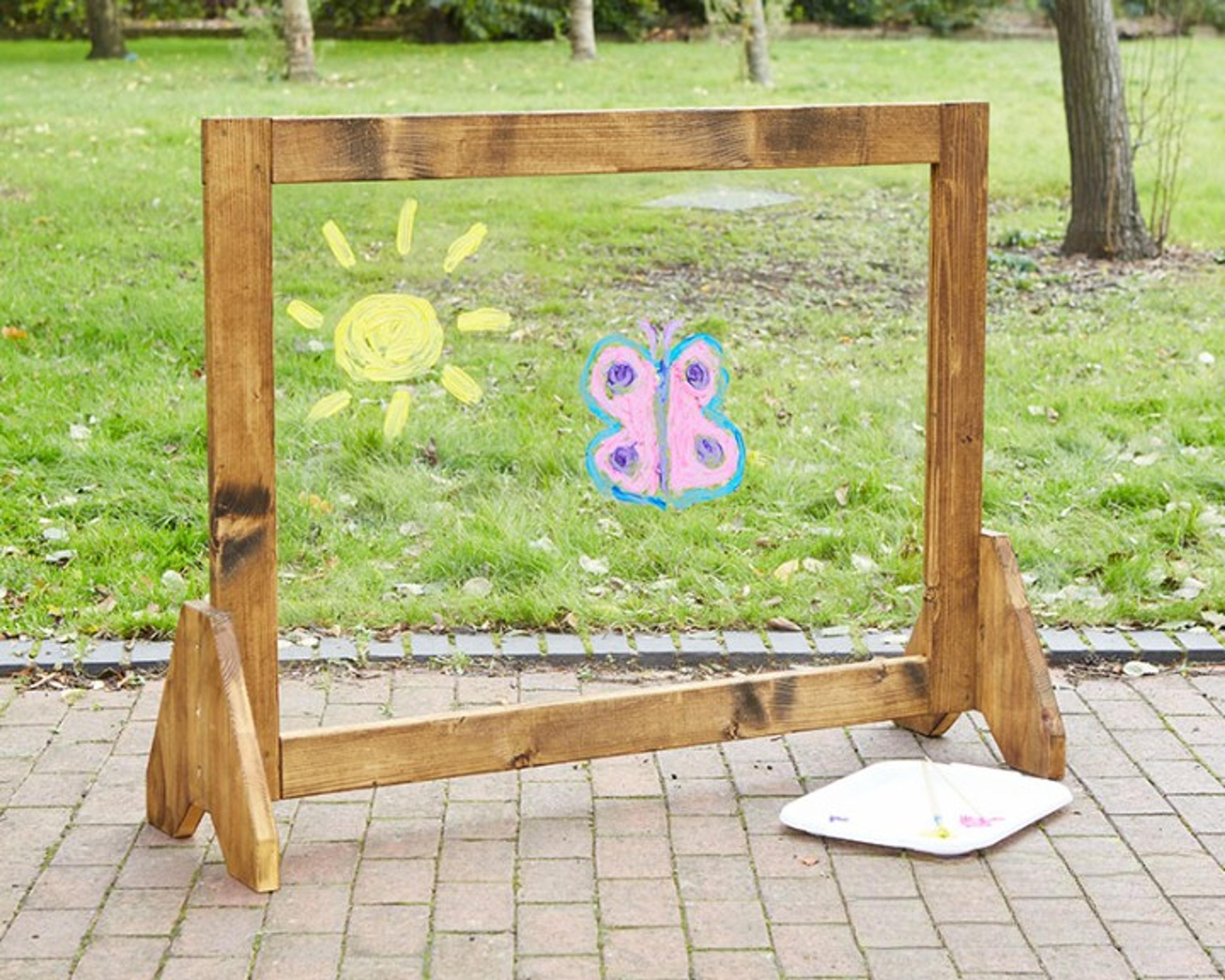 FREESTANDER PERSPEX PAINTER