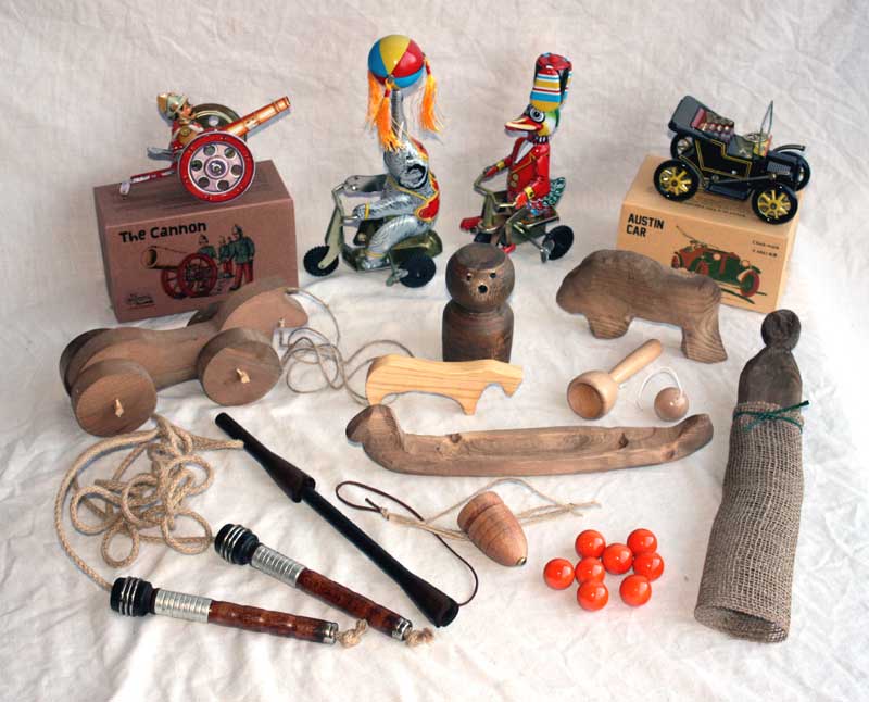 STRWG7022 Victorian Toys COLLECTION Findel Dryad UAE