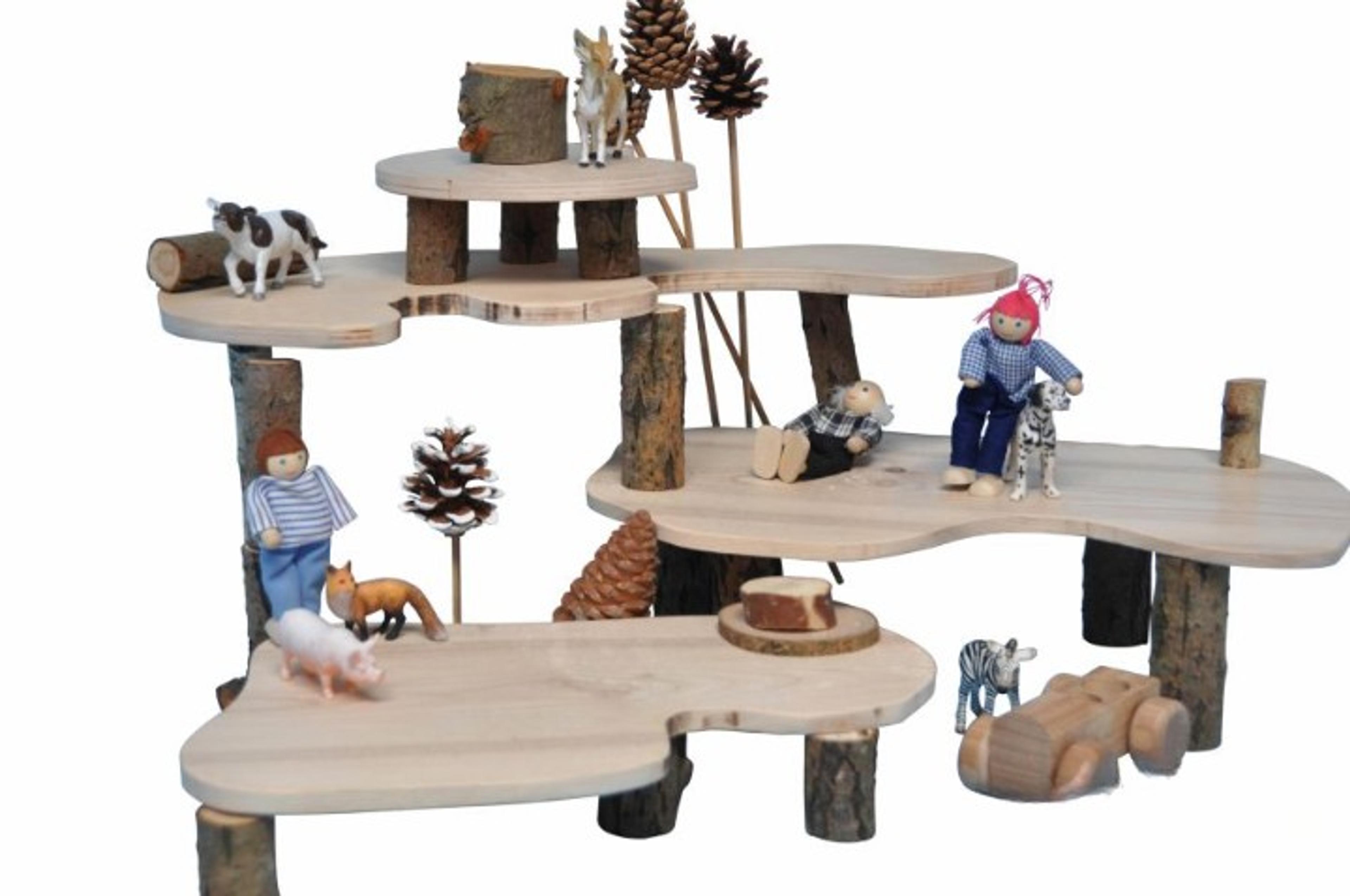 OPEN ENDED PLAY PLATFORMS.