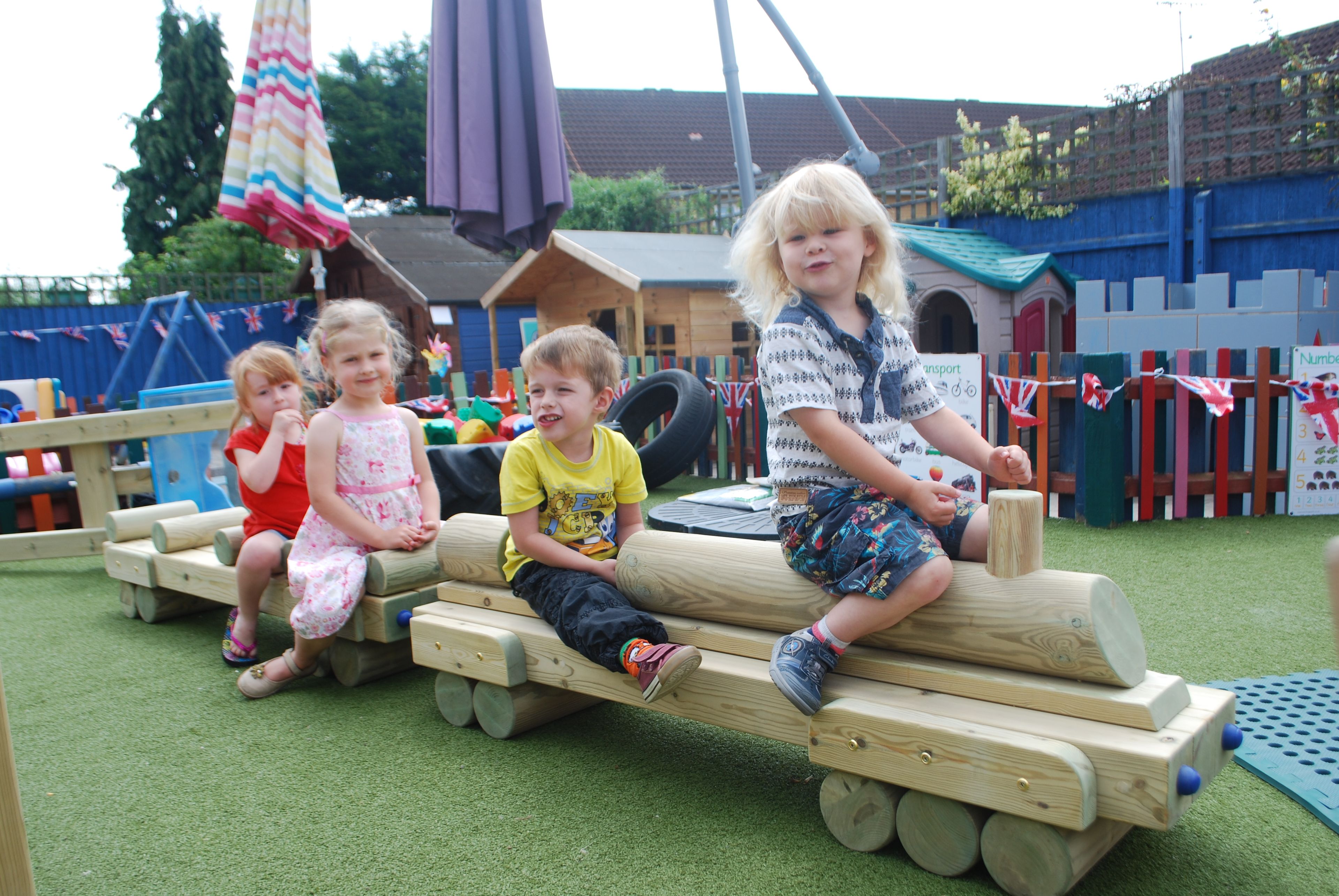 Red Monkey Play - Play Train