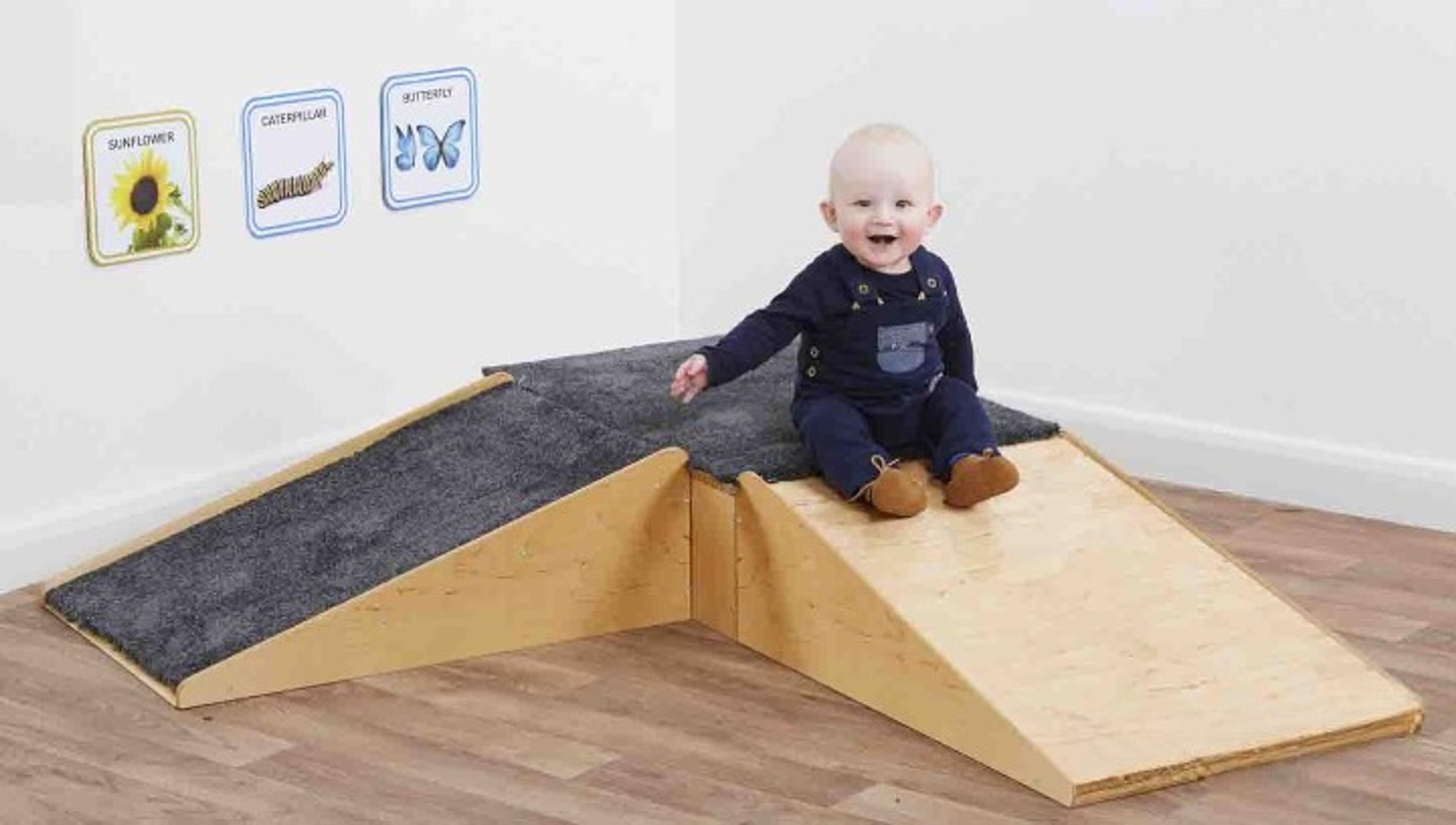 WOODEN CRAWL RAMP | CSY33733 | Findel Dryad
