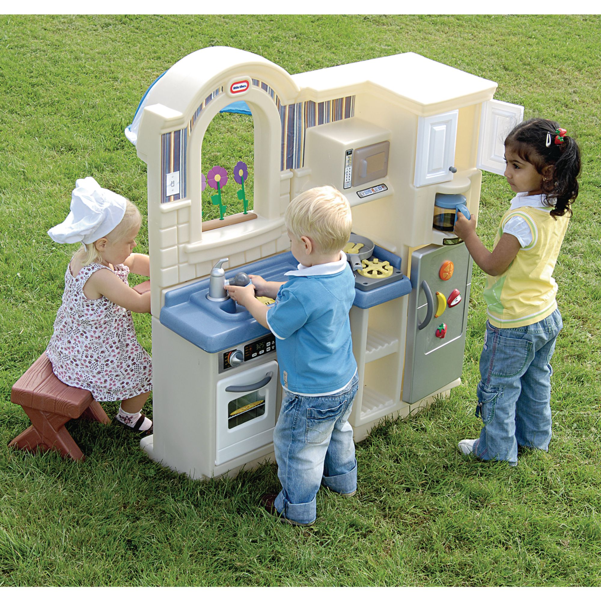 little tikes indoor outdoor kitchen