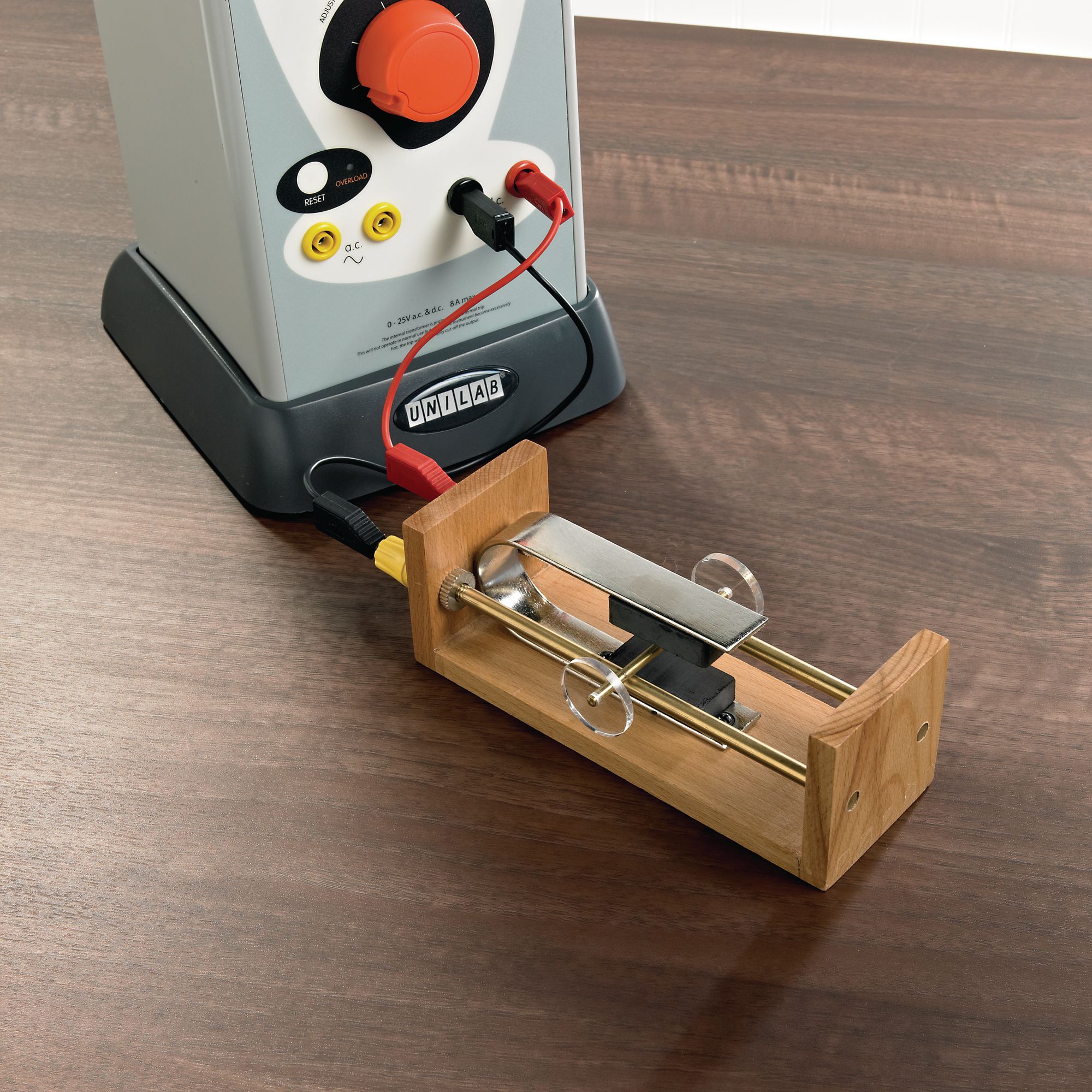 eisco Apparatus to Show Force on a Conductor in a Magnetic Field