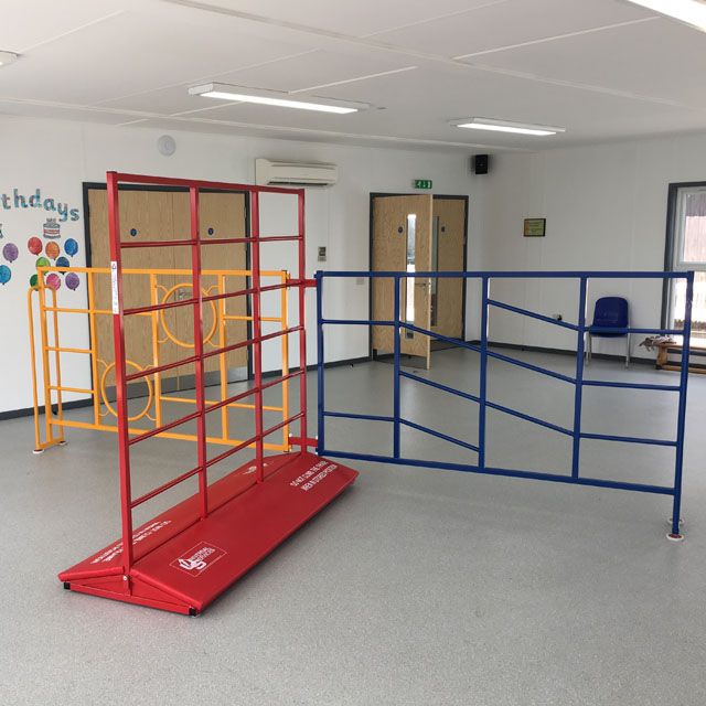 Freestanding store climbing frame