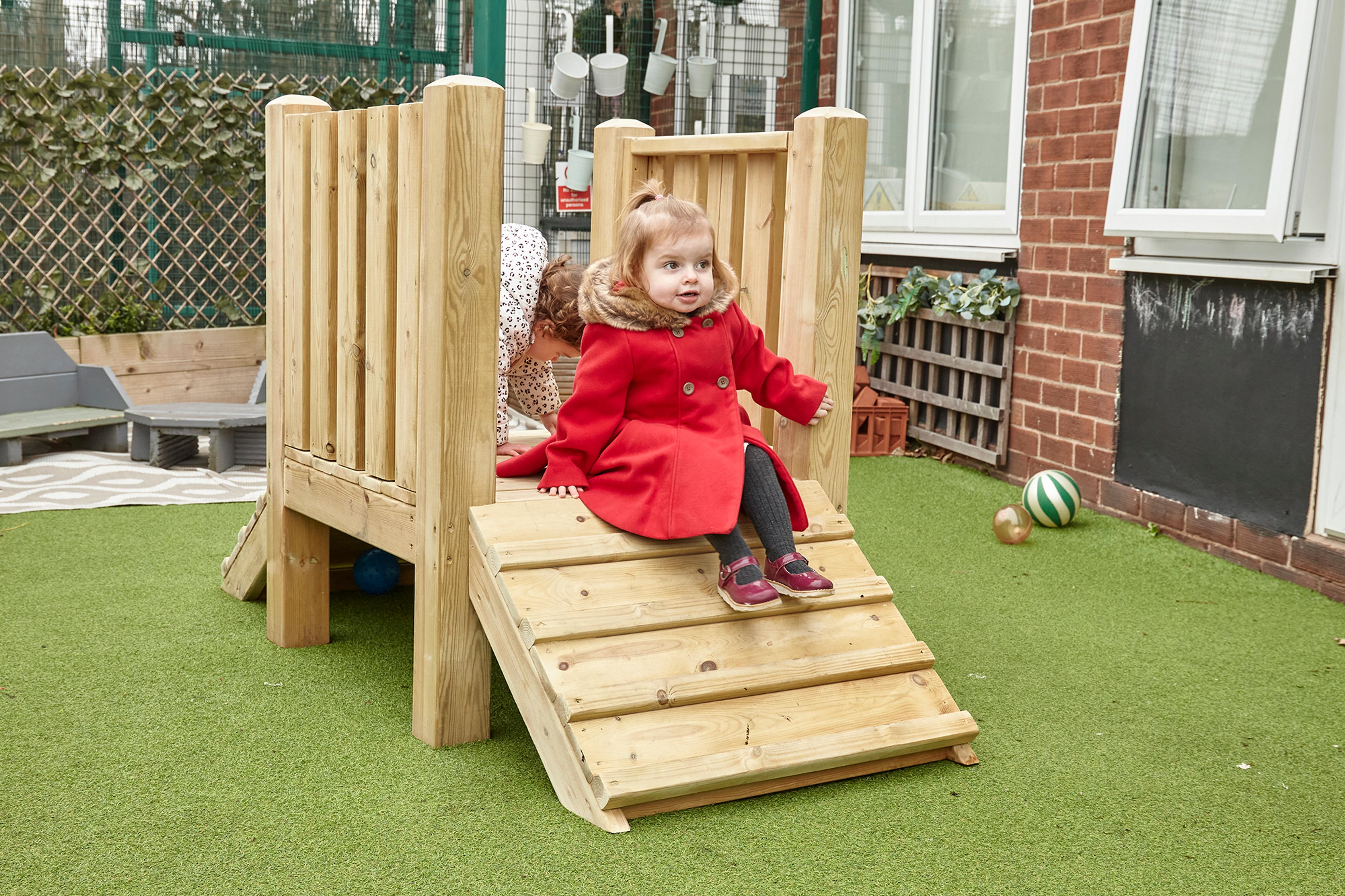 NEWBY LEISURE Physical Clamber Unit