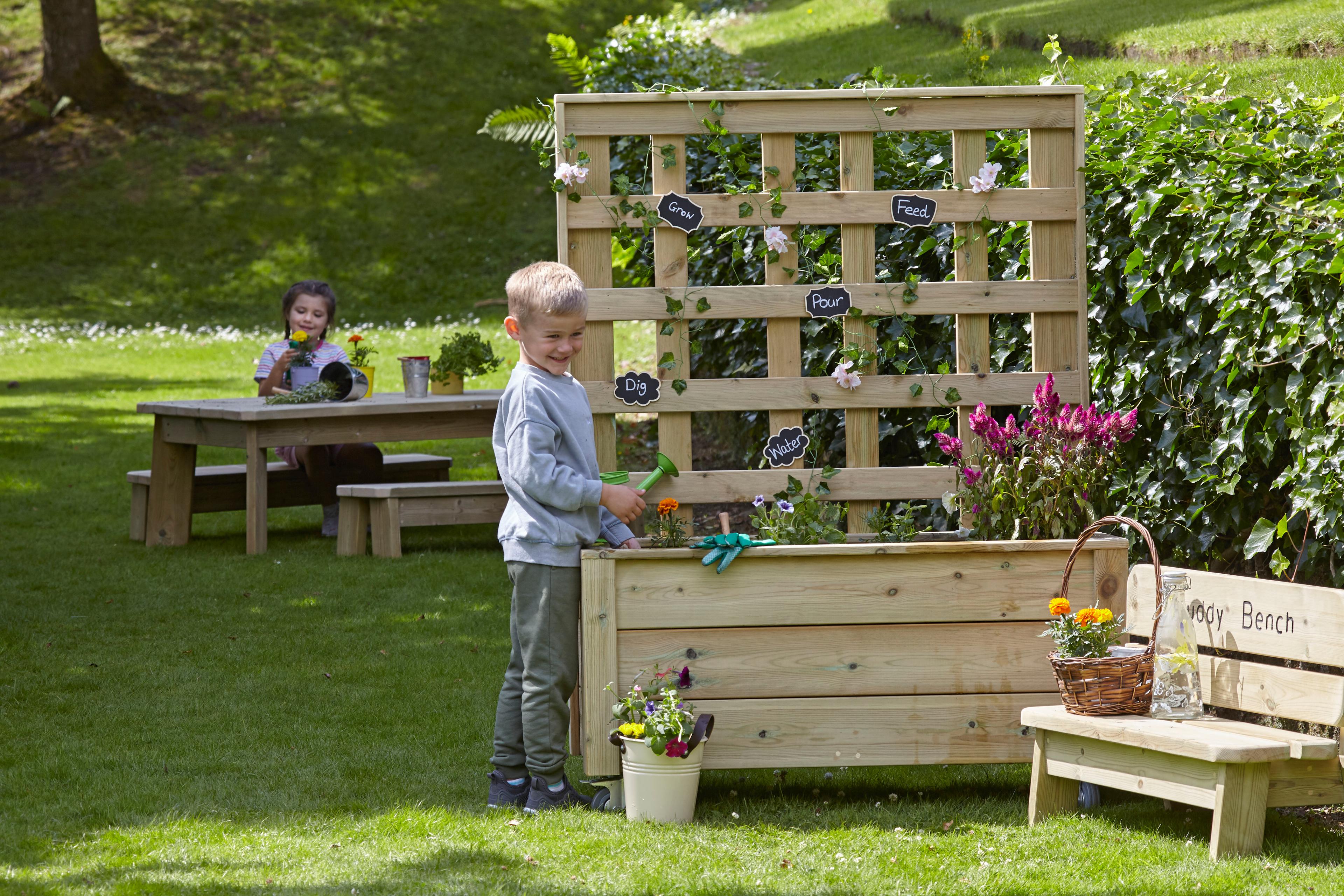 Millhouse Outdoor Mobile Planter with Trellis 