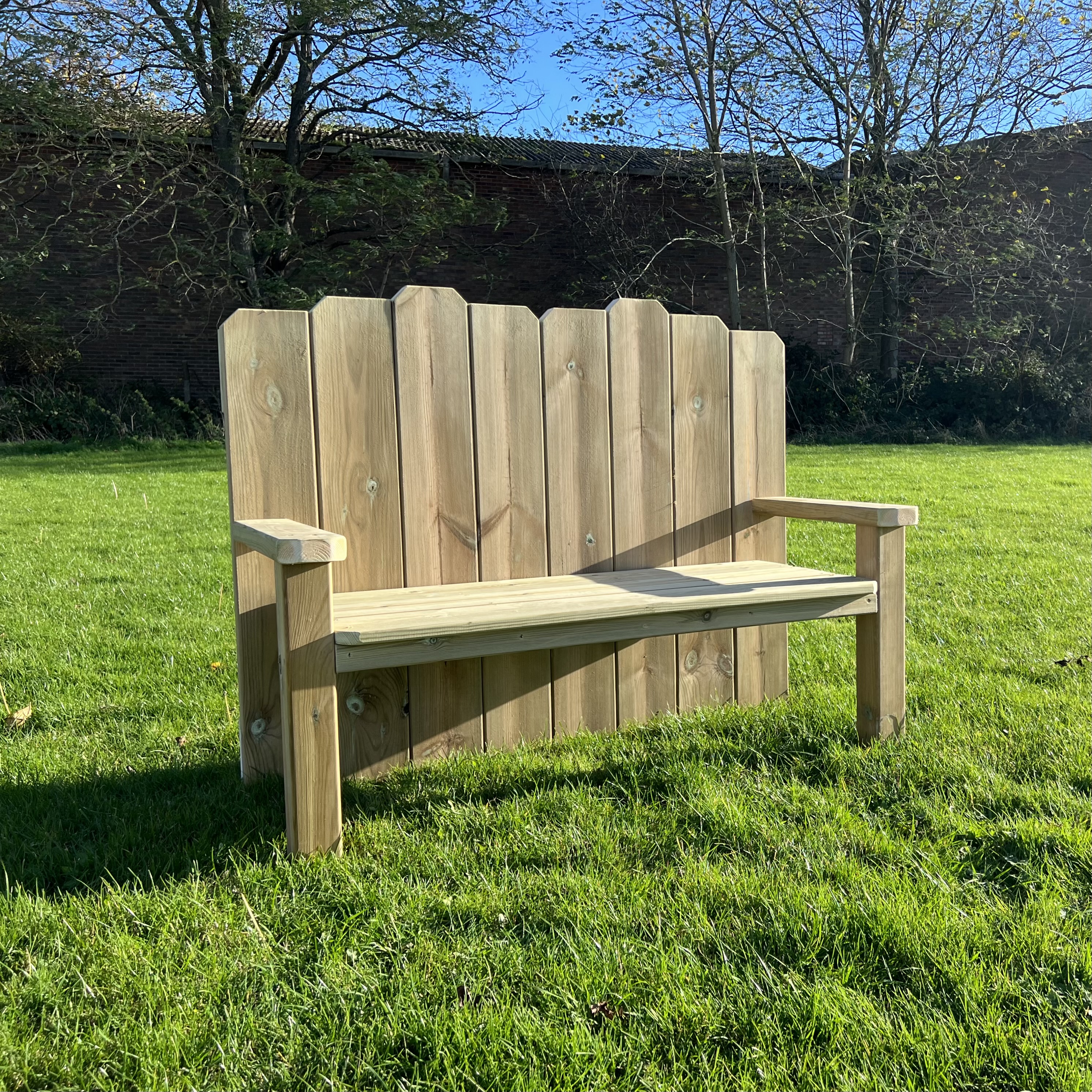 Outdoor mini outlet bench