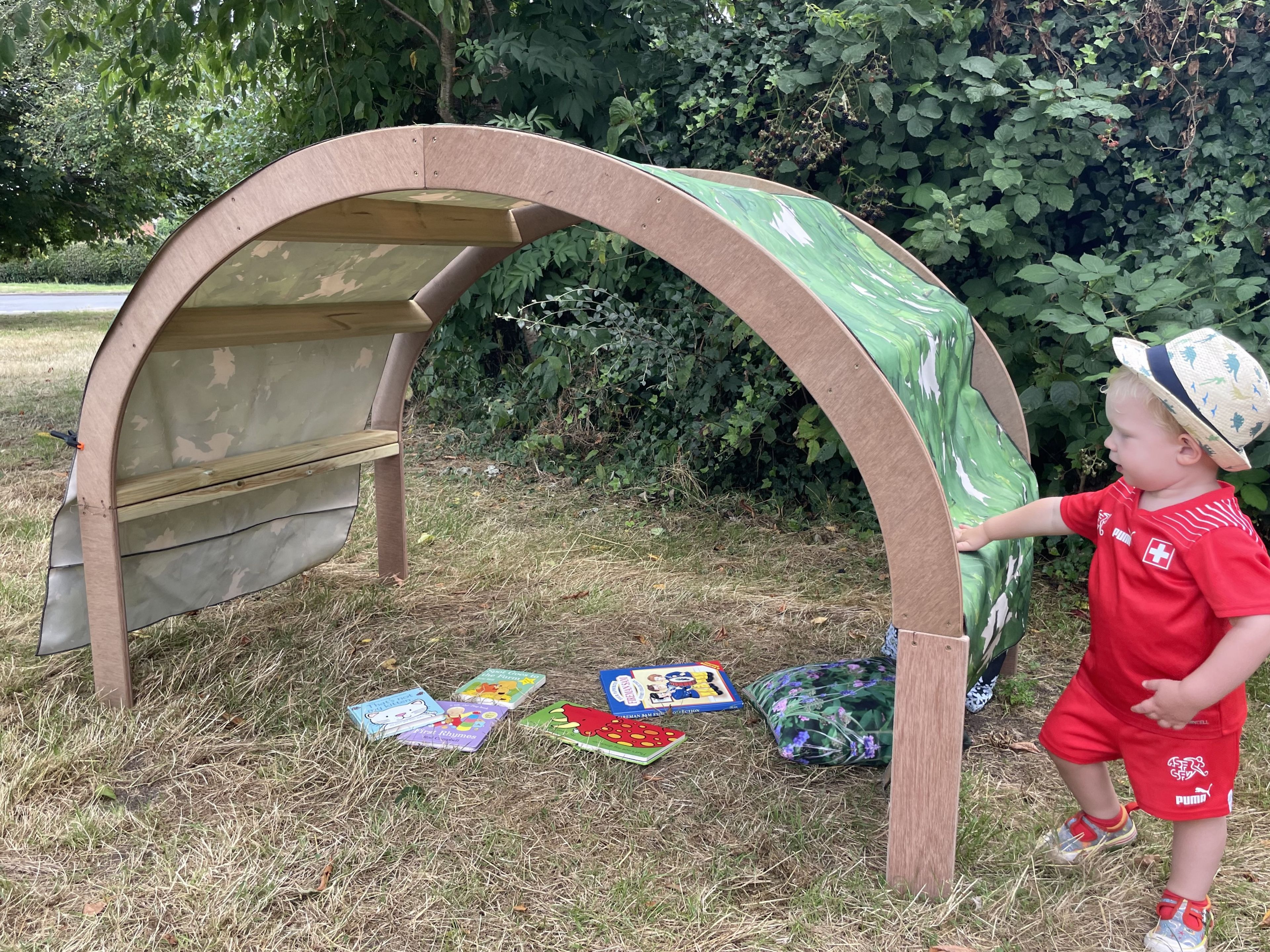 Arched Den Frame with Covers