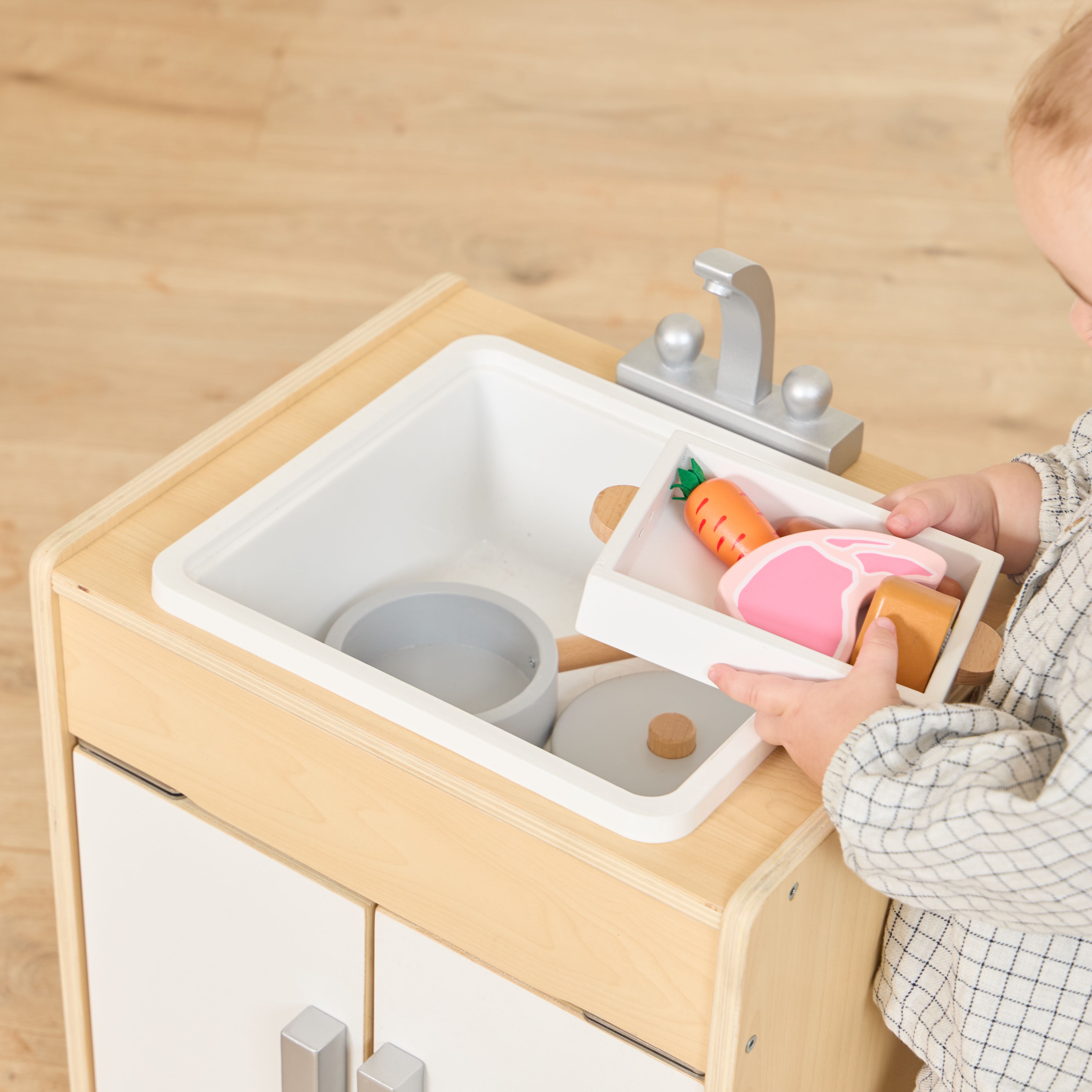 Under 2s Wooden Sink from Hope