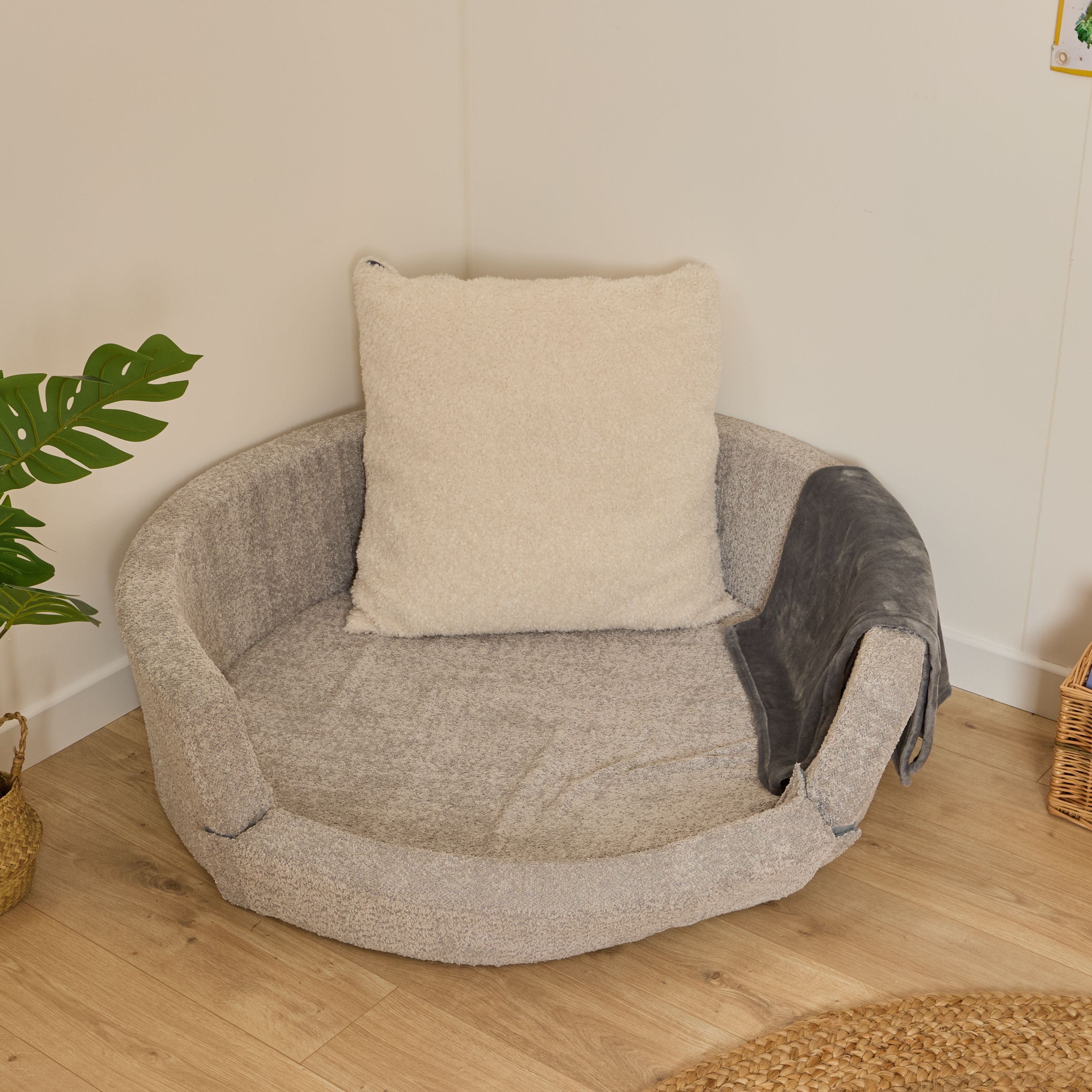 Cosy Cuddle Pod in Grey Boucle