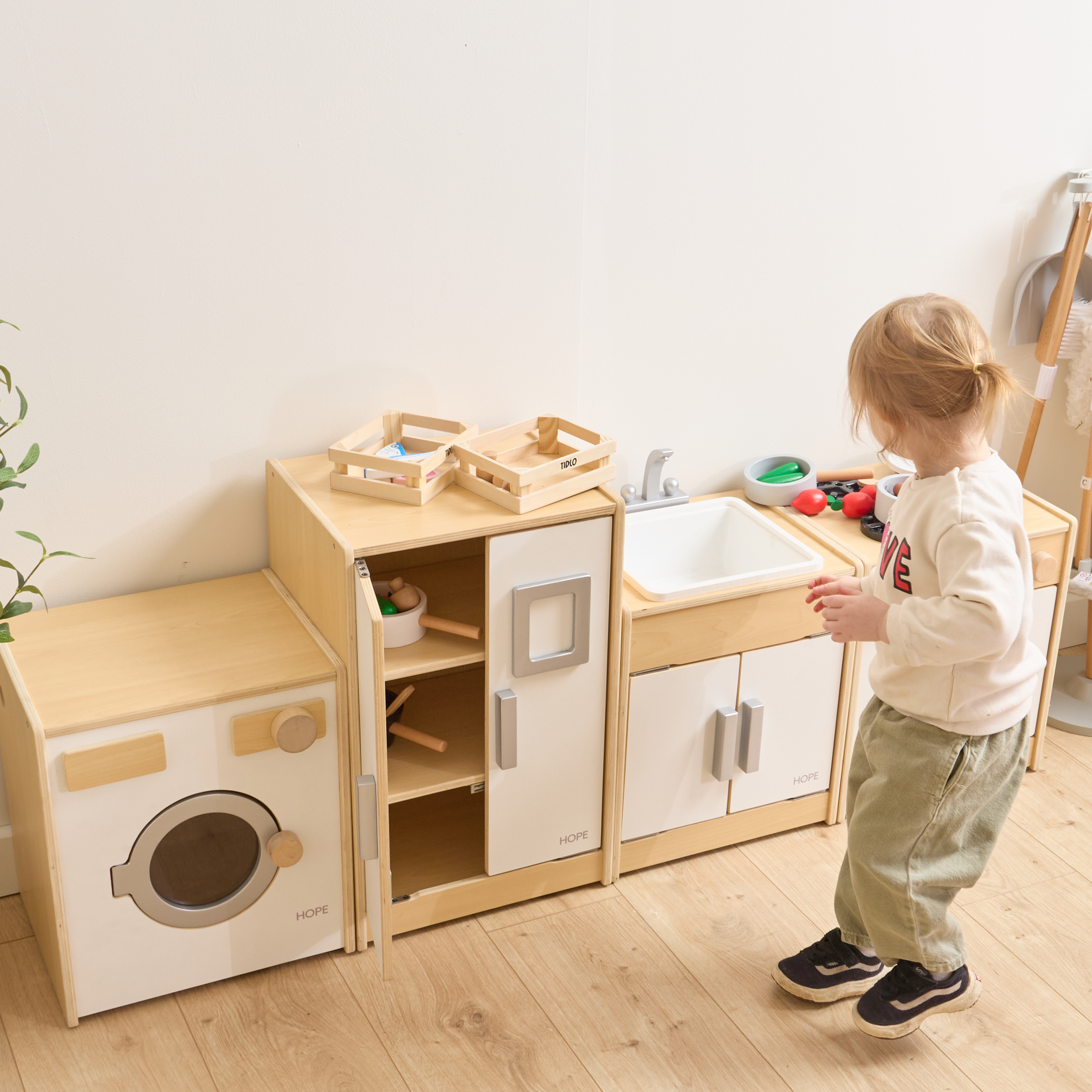Under 2s Wooden Kitchen