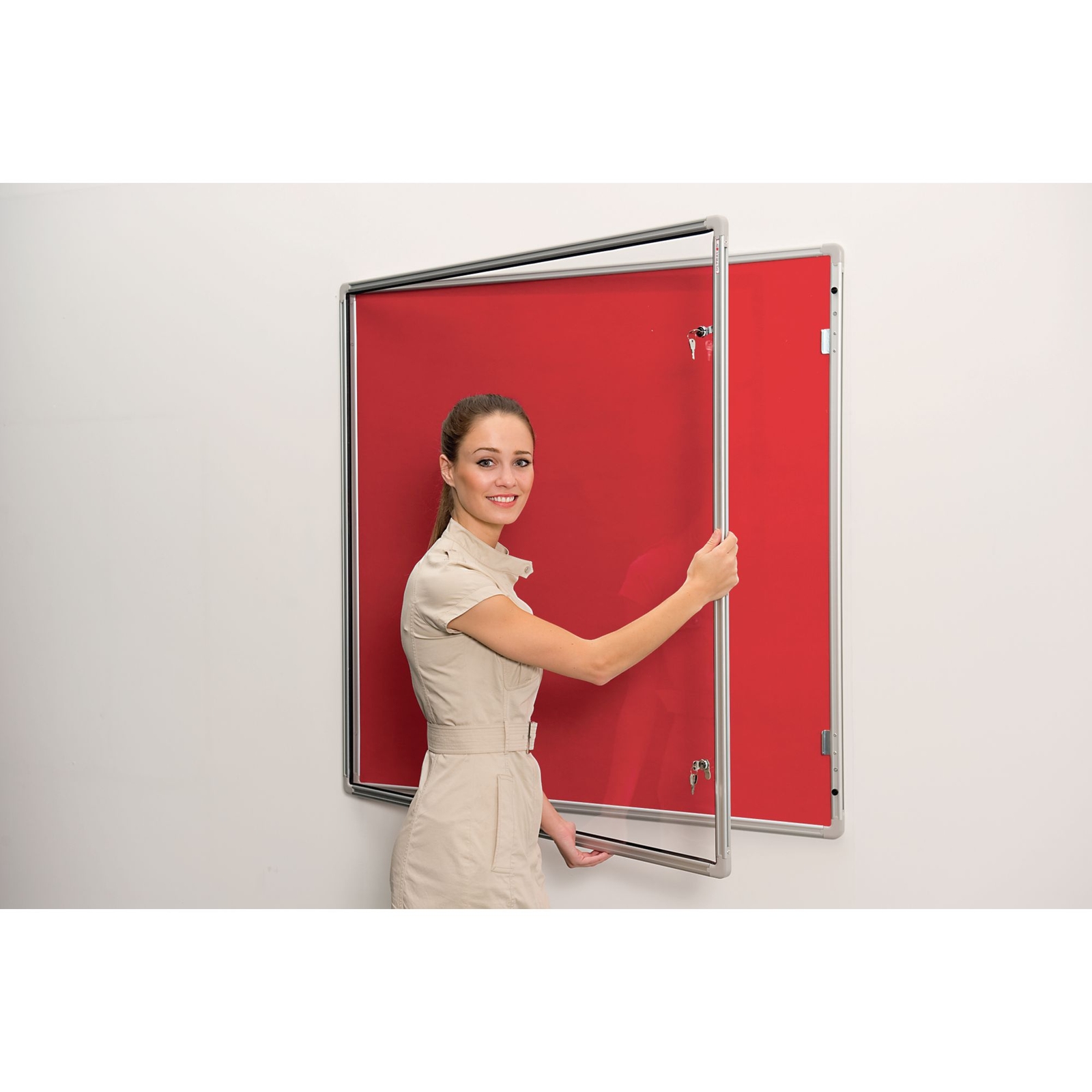 Lockable Aluminium Framed Noticeboards - Blue 18x12